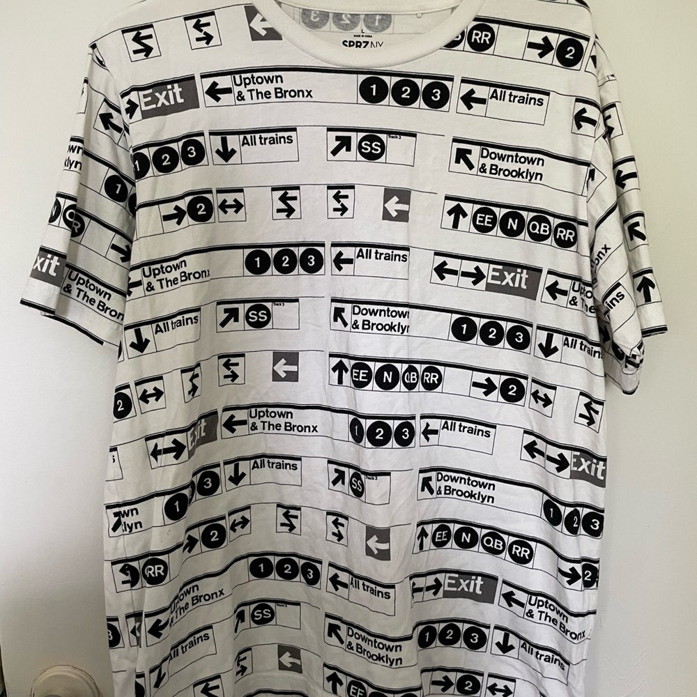 Uniqlo White Short-Sleeve Subway Sign Graphic Tee